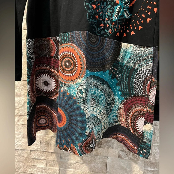 Coline Large Black abstract print L/S Dress - Picture 2 of 7